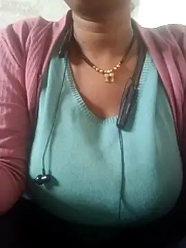 Snapshot of Mona_ji32 chatting on 5, 4, 2026 Mona ji32 online show from 5, 4, 2026