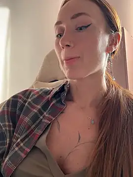Snapshot of SerenaWest_ chatting on 13, 4, 2026 SerenaWest online show from 13, 4, 2026