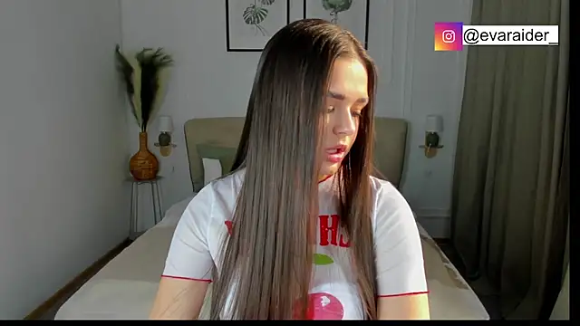 Snapshot of EvaRaider chatting on 29, 3, 2026 EvaRaider online show from 29, 3, 2026