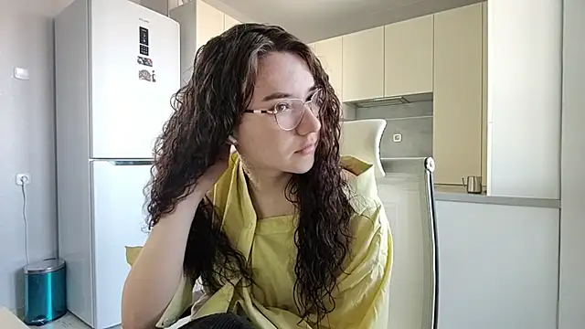 Snapshot of LaritaTocchio chatting on 5, 4, 2026 LaritaTocchio online show from 5, 4, 2026