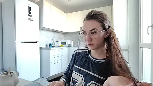 Snapshot of LaritaTocchio chatting on 6, 4, 2026 LaritaTocchio online show from 6, 4, 2026