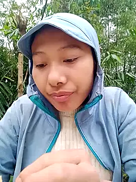 Snapshot of Leiley_98 chatting on 1, 4, 2026 Leiley 98 online show from 1, 4, 2026