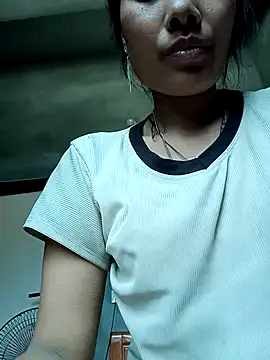 Snapshot of Leiley_98 chatting on 6, 4, 2026 Leiley 98 online show from 6, 4, 2026