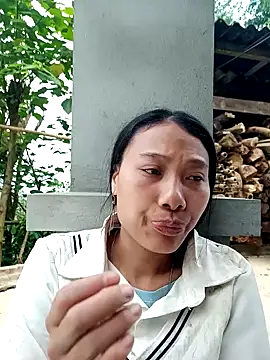 Snapshot of Leiley_98 chatting on 25, 4, 2026 Leiley 98 online show from 25, 4, 2026