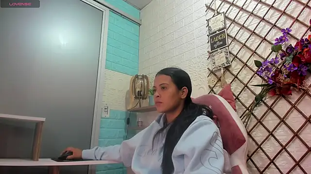 Snapshot of LITTLE-NESSA chatting on 26, 4, 2026 LITTLE-NESSA online show from 26, 4, 2026