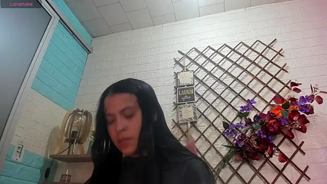 Snapshot of LITTLE-NESSA chatting on 27, 4, 2026 LITTLE-NESSA online show from 27, 4, 2026