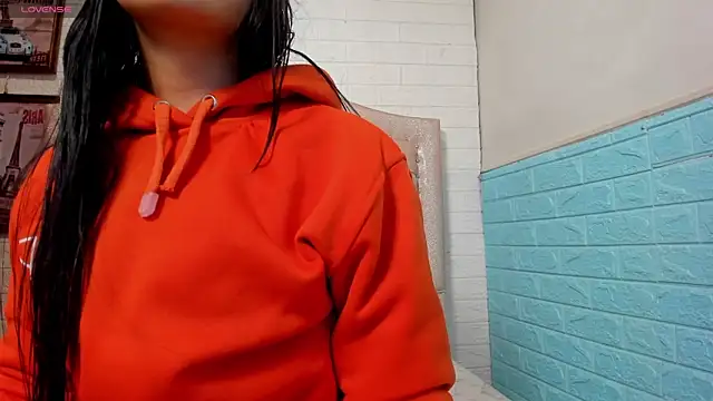 Snapshot of LITTLE-NESSA chatting on 4, 5, 2026 LITTLE-NESSA online show from 4, 5, 2026