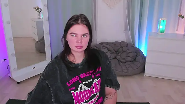Snapshot of MillyBrown_ chatting on 1, 4, 2026 MillyBrown online show from 1, 4, 2026