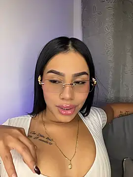 Snapshot of AlisonBeltran1 chatting on 5, 8, 2026 AlisonBeltran1 online show from 5, 8, 2026