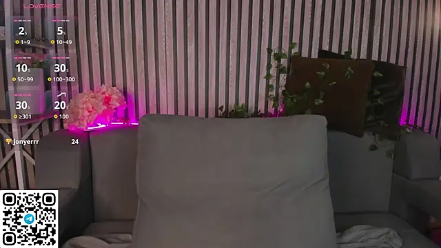 Snapshot of Lori_Bllossom chatting on 6, 4, 2026 Lori Bllossom online show from 6, 4, 2026