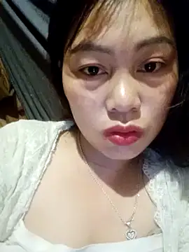 Snapshot of Abi-ni chatting on 2, 4, 2026 Abi-ni online show from 2, 4, 2026