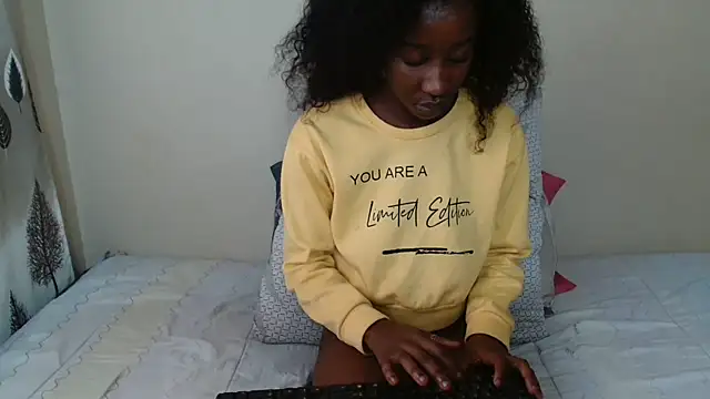 Snapshot of AfricanMelaninDoll chatting on 17, 4, 2026 AfricanMelaninDoll online show from 17, 4, 2026