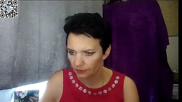 HotMamaQueen234 online show from 17, 6, 2026