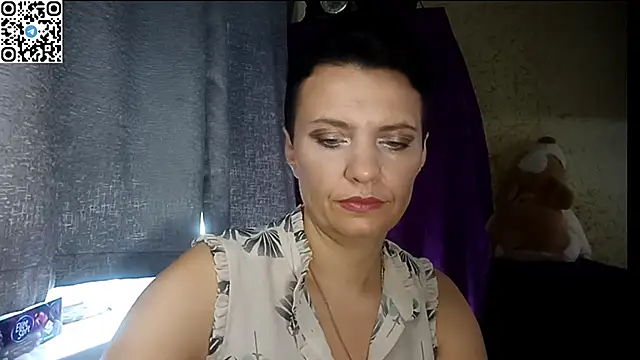 HotMamaQueen234 online show from 28, 6, 2026