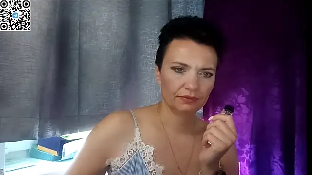 HotMamaQueen234 online show from 16, 7, 2026