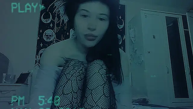 Snapshot of AllisonDeetz chatting on 6, 4, 2026 AllisonDeetz online show from 6, 4, 2026