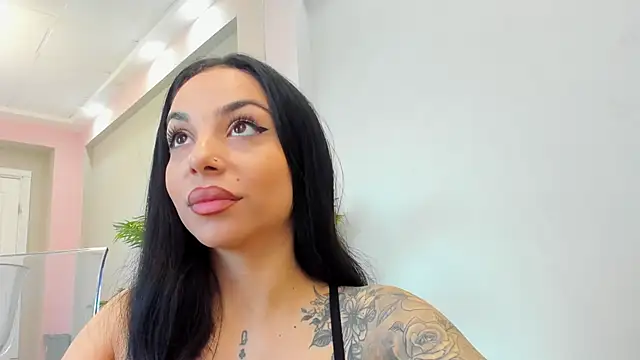 Snapshot of MissSiennaa chatting on 9, 4, 2026 MissSiennaa online show from 9, 4, 2026