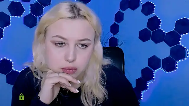 Snapshot of aria_blaze_ chatting on 1, 4, 2026 aria blaze online show from 1, 4, 2026