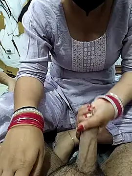Sexy Seductive couple online show from 8, 4, 2026