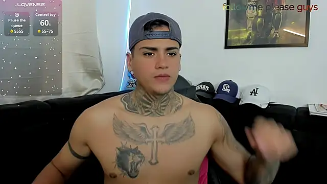 Snapshot of sweetlatinoboy chatting on 4, 4, 2026 sweetlatinoboy online show from 4, 4, 2026