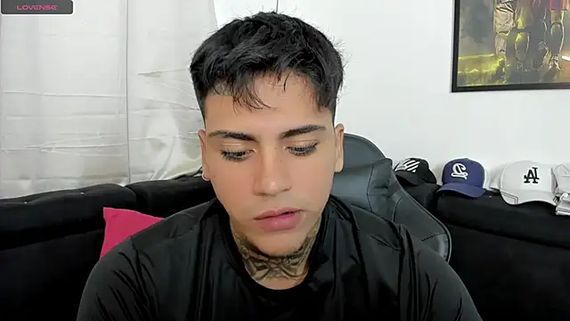 Snapshot of sweetlatinoboy chatting on 15, 4, 2026 sweetlatinoboy online show from 15, 4, 2026