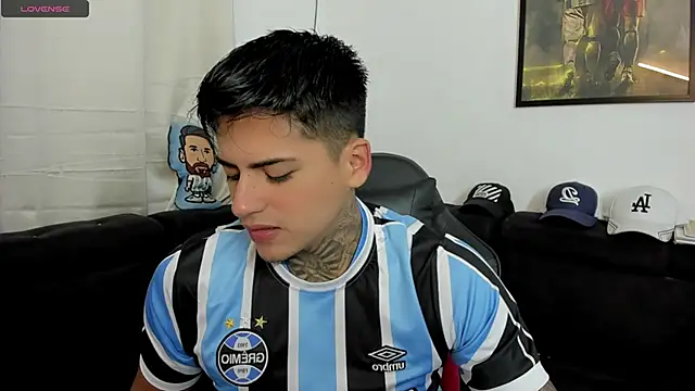 Snapshot of sweetlatinoboy chatting on 23, 4, 2026 sweetlatinoboy online show from 23, 4, 2026