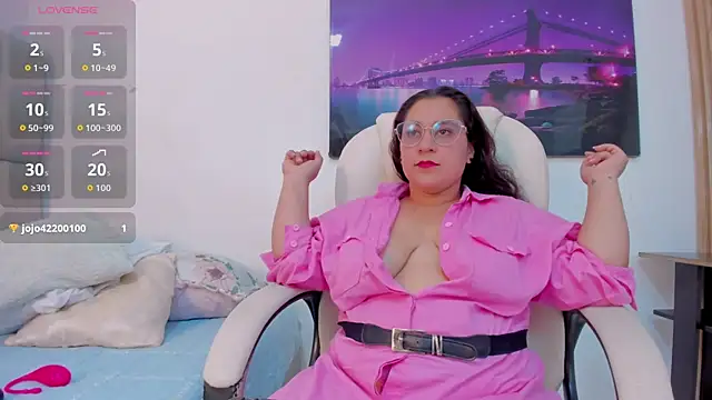 Snapshot of Reina_Mia1 chatting on 18, 4, 2026 Reina Mia1 online show from 18, 4, 2026