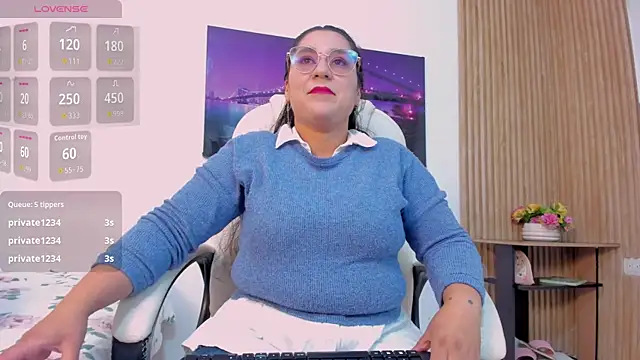 Snapshot of Reina_Mia1 chatting on 25, 4, 2026 Reina Mia1 online show from 25, 4, 2026
