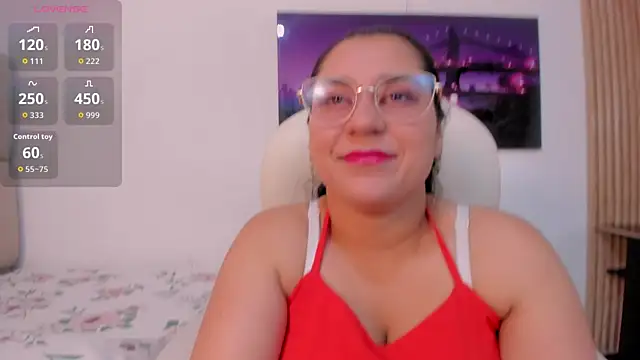 Snapshot of Reina_Mia1 chatting on 26, 4, 2026 Reina Mia1 online show from 26, 4, 2026
