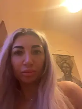 Snapshot of SnowyElsaa chatting on 2, 4, 2026 SnowyElsaa online show from 2, 4, 2026