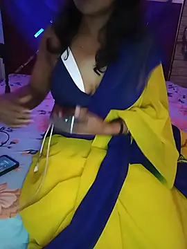 Snapshot of mayakapoor880 chatting on 9, 6, 2026 mayakapoor880 online show from 9, 6, 2026