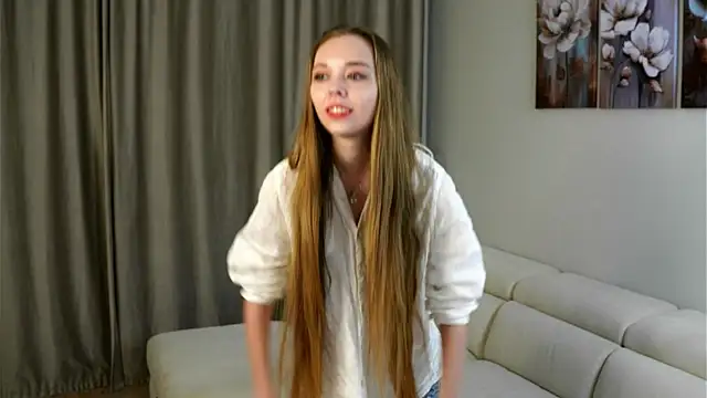 Snapshot of HermaFrain chatting on 4, 4, 2026 HermaFrain online show from 4, 4, 2026