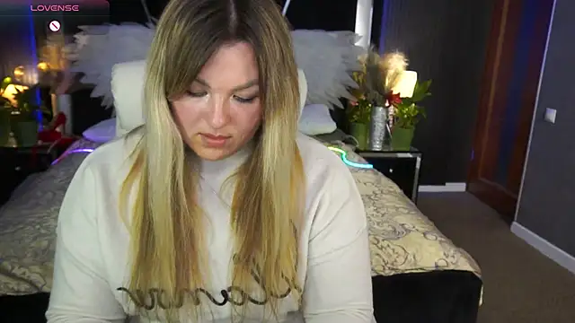 Snapshot of AlissyaGrayy chatting on 11, 4, 2026 AlissyaGrayy online show from 11, 4, 2026