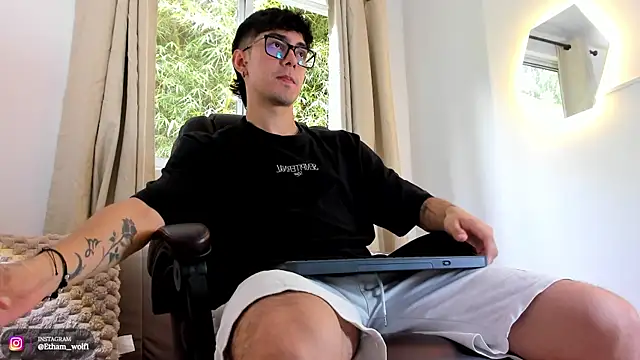 Snapshot of etham_wolf1 chatting on 27, 4, 2026 etham wolf1 online show from 27, 4, 2026