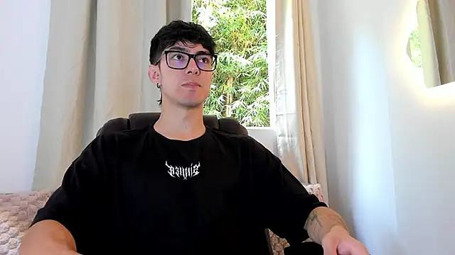 Snapshot of etham_wolf1 chatting on 6, 5, 2026 etham wolf1 online show from 6, 5, 2026