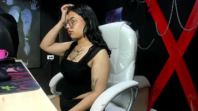 Snapshot of AryahMoonn chatting on 27, 3, 2026 AryahMoonn online show from 27, 3, 2026