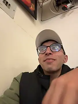 Snapshot of LeonBlazze chatting on 23, 3, 2026 LeonBlazze online show from 23, 3, 2026