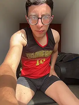 Snapshot of LeonBlazze chatting on 2, 4, 2026 LeonBlazze online show from 2, 4, 2026