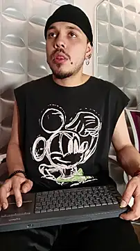 Snapshot of Bry__ chatting on 8, 4, 2026 Bry online show from 8, 4, 2026