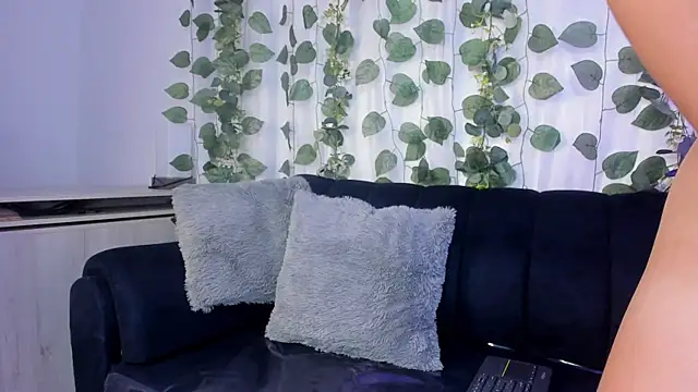 Snapshot of Mia_Luna chatting on 18, 4, 2026 Mia Luna online show from 18, 4, 2026