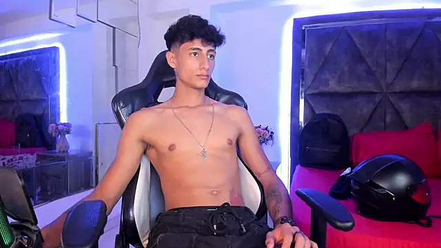 Snapshot of MaxiimoRomano_ chatting on 1, 4, 2026 MaxiimoRomano online show from 1, 4, 2026