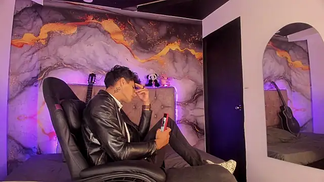 Snapshot of MaxiimoRomano_ chatting on 27, 4, 2026 MaxiimoRomano online show from 27, 4, 2026