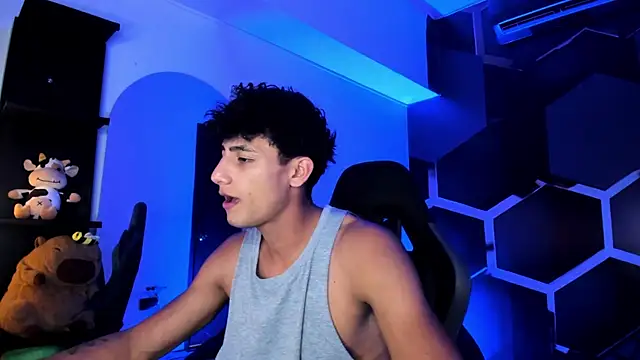 Snapshot of MaxiimoRomano_ chatting on 8, 7, 2026 MaxiimoRomano online show from 8, 7, 2026