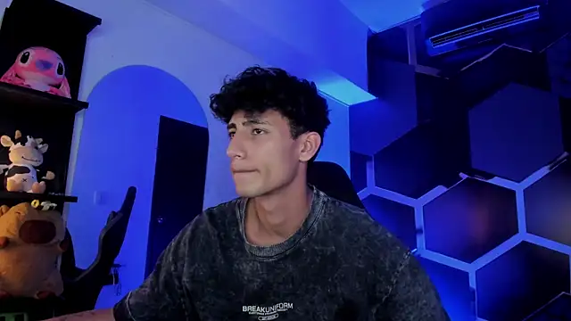 Snapshot of MaxiimoRomano_ chatting on 11, 7, 2026 MaxiimoRomano online show from 11, 7, 2026