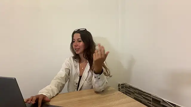 Snapshot of Julieta_Jol chatting on 2, 6, 2026 Julieta Jol online show from 2, 6, 2026