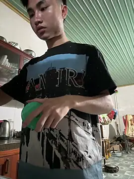 Snapshot of Hoanganhdayroii chatting on 2, 4, 2026 Hoanganhdayroii online show from 2, 4, 2026