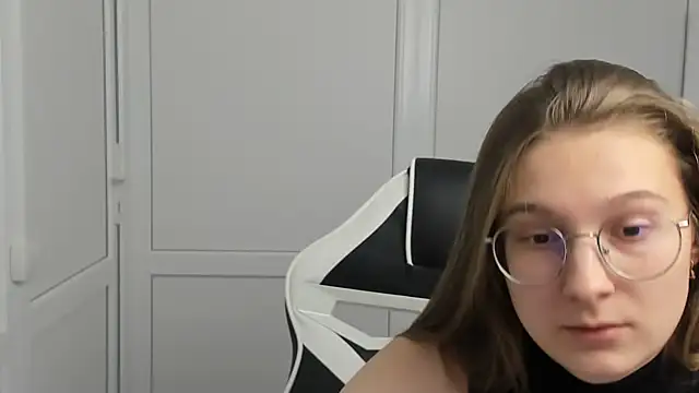 Snapshot of Mia_kristal chatting on 24, 3, 2026 Mia kristal online show from 24, 3, 2026