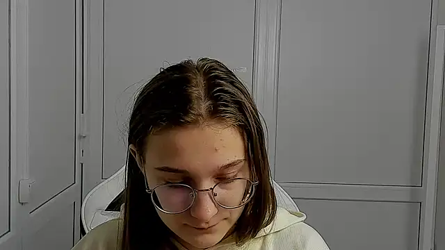 Snapshot of Mia_kristal chatting on 15, 4, 2026 Mia kristal online show from 15, 4, 2026