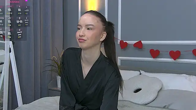 Snapshot of MonaHicks chatting on 13, 4, 2026 MonaHicks online show from 13, 4, 2026