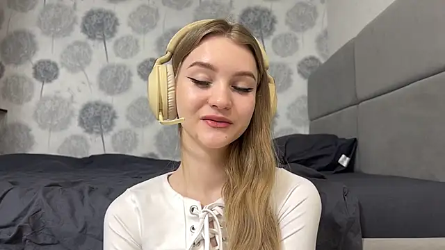 Snapshot of MelissaEvenns chatting on 4, 4, 2026 MelissaEvenns online show from 4, 4, 2026